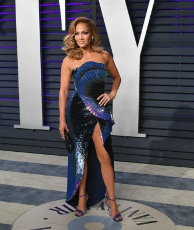 Jennifer López no quiso dejar el glamur y cambió su vestido de la gala por uno más revelador del diseñador Zuhair Murad.