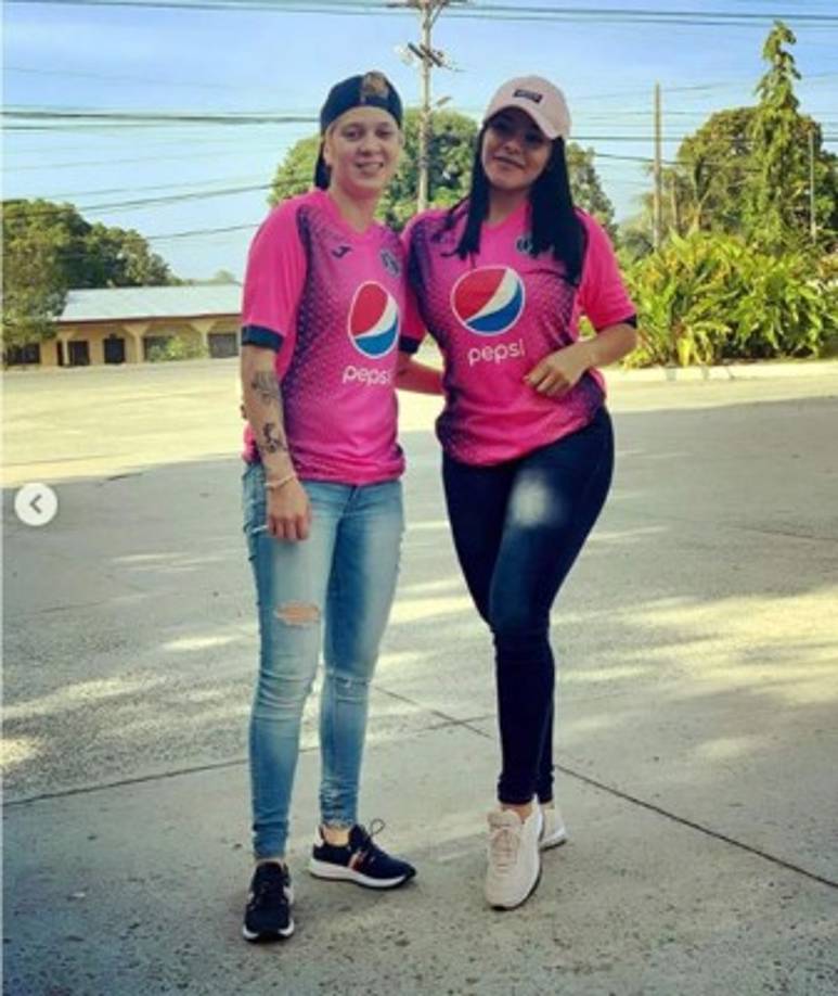 La vida le ha cambiado a Yuridia Pineda después de declarar su orientación sexual. “Muy feliz. La Yuridia amargada ya no está. Hoy me he completado, encontré a Yuridia con ella, dentro de eso cabe todo lo que es felicidad. Ahora es como que tenga una paz grande en mi interior, confío mucho en mi pareja y eso de las redes sociales lo manejamos bien”.