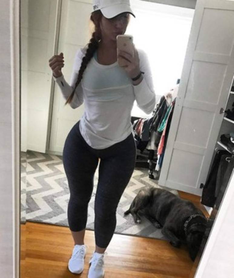 Mindy Sittinpretty pasa bastante tiempo en el gym para mantener su hermoso cuerpo.