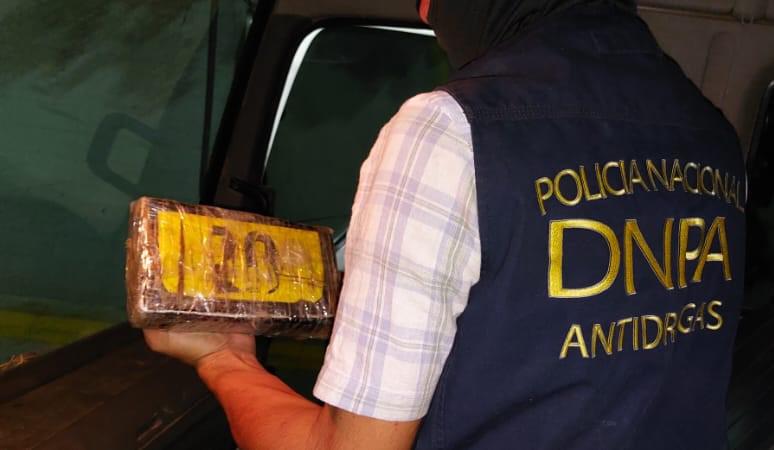 Capturan a hombre que transportaba supuesta cocaína en un camión en San Pedro Sula