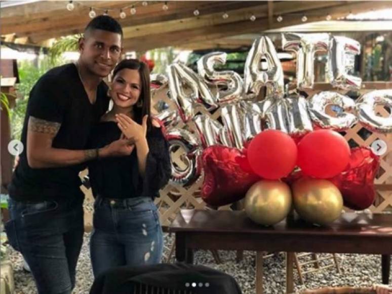 El exdelantero de la Selección de Honduras le propuso matrimonio a 'Tita' Torres en noviembre del año pasado.