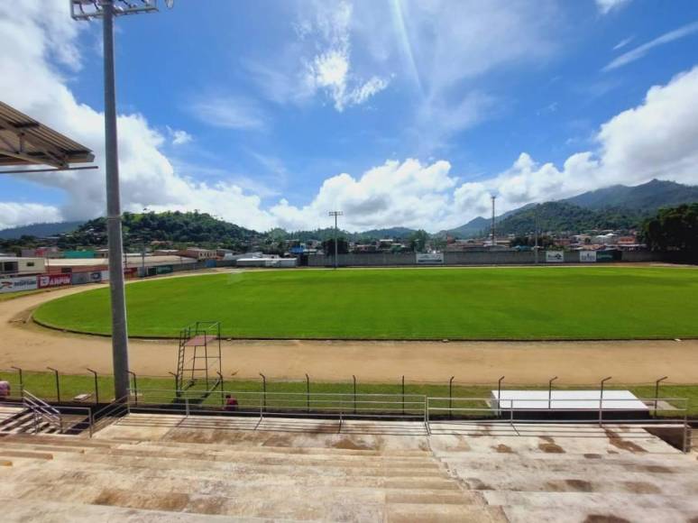 Tras la inauguración de los modernos baños, ahora las autoridades del Comité ProEstadio esperan construir otra gradería para el sector de populares.