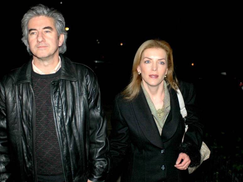 Una de las relaciones más importantes de Laura Flores fue la que sostuvo con el empresario José Ramón Diez, 1998 a 2007. Además de que pasaron casi una década juntos, en ese tiempo, procrearon los dos hijos biológicos de Laura Flores, María y Patricio. No obstante, su camino a la paternidad no fue nada sencillo. Y es que la popria Laura Flores ha asegurado que entre su primer y segundo matrimonio, atravesó nueve procesos de fertilización in vitro y dos pérdidas de embarazo, lo que llevó al quiebre de su relación. Pese a su divorcio, ambos mantienen una relación cordial por sus hijos.