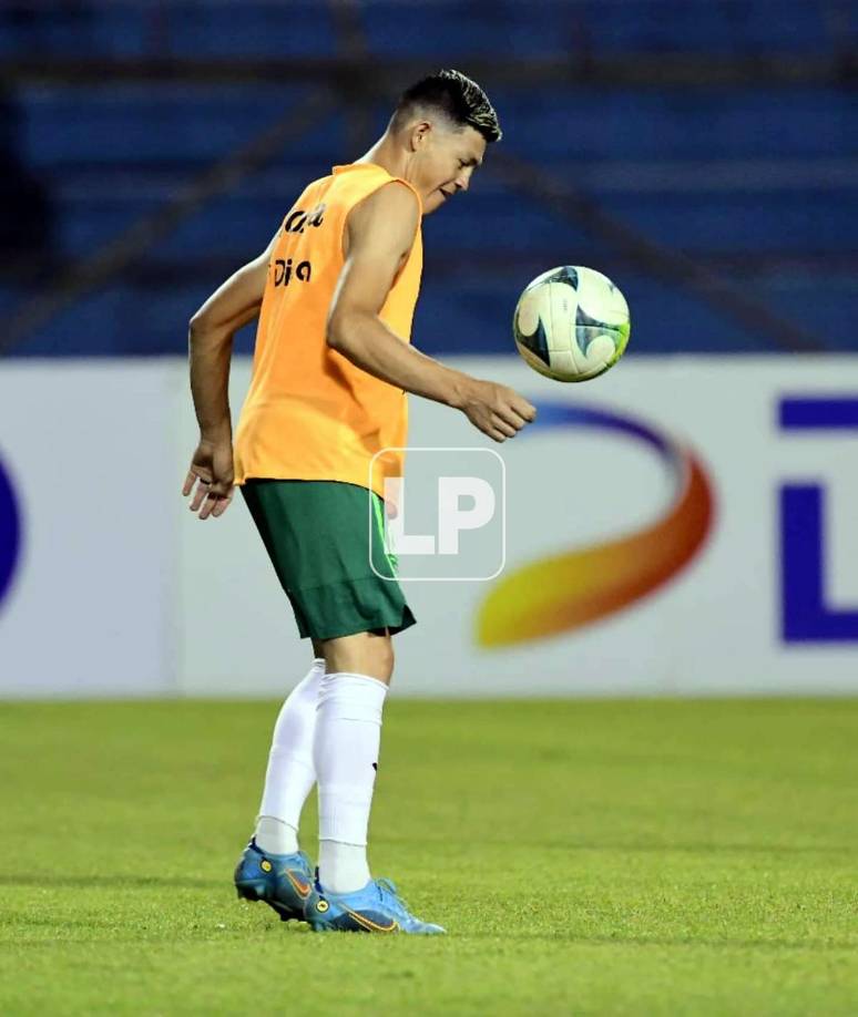 Pero ‘El Chelito‘ Martínez solo se quedó con el calentamiento ya que no vio acción en el partido. Se quedó en el banco de suplentes del Marathón.