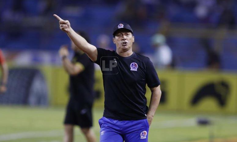 Pedro Troglio da contundentes declaraciones sobre el estadounidense Mike Chappelear y la posibilidad de ficharlo