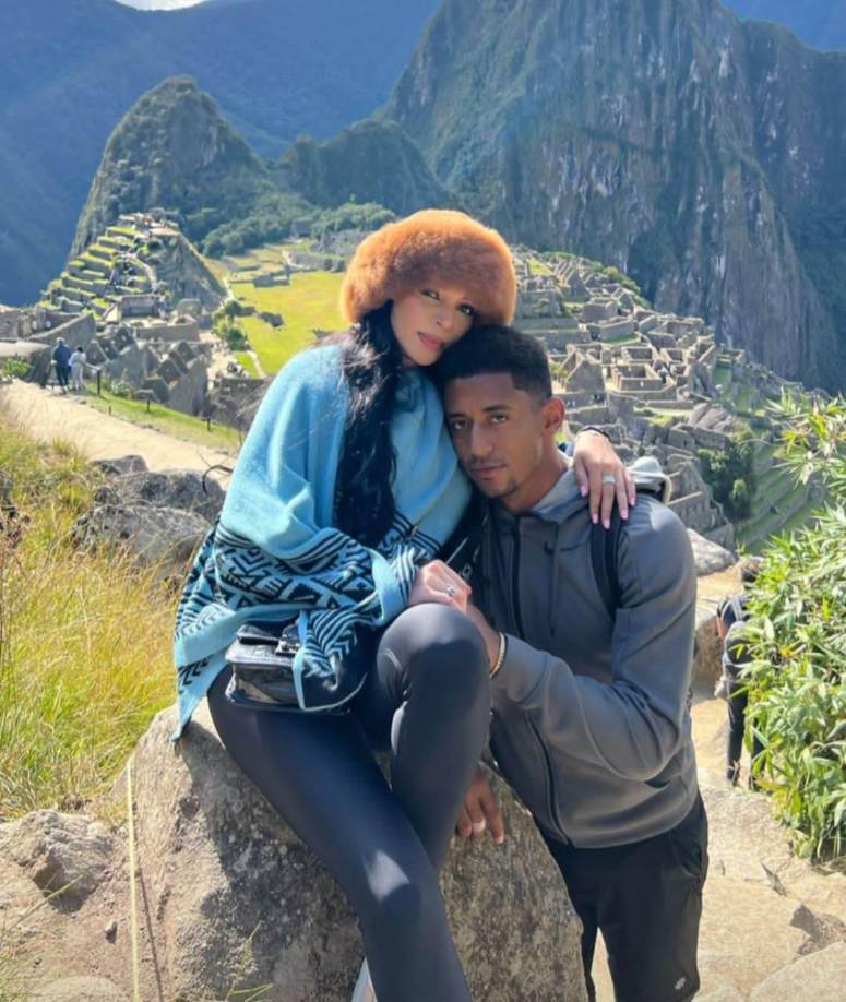 Choco Lozano dejó atrás las críticas y se fue de vacaciones con una bella modelo hondureña.