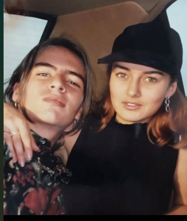 Hasta el momento se desconoce con exactitud la causa del fallecimiento de Adrián Olivares, sin embargo, algunos de sus seguidores en redes sociales han expresado que podría tratarse debido a una complicación quirúrgica. 