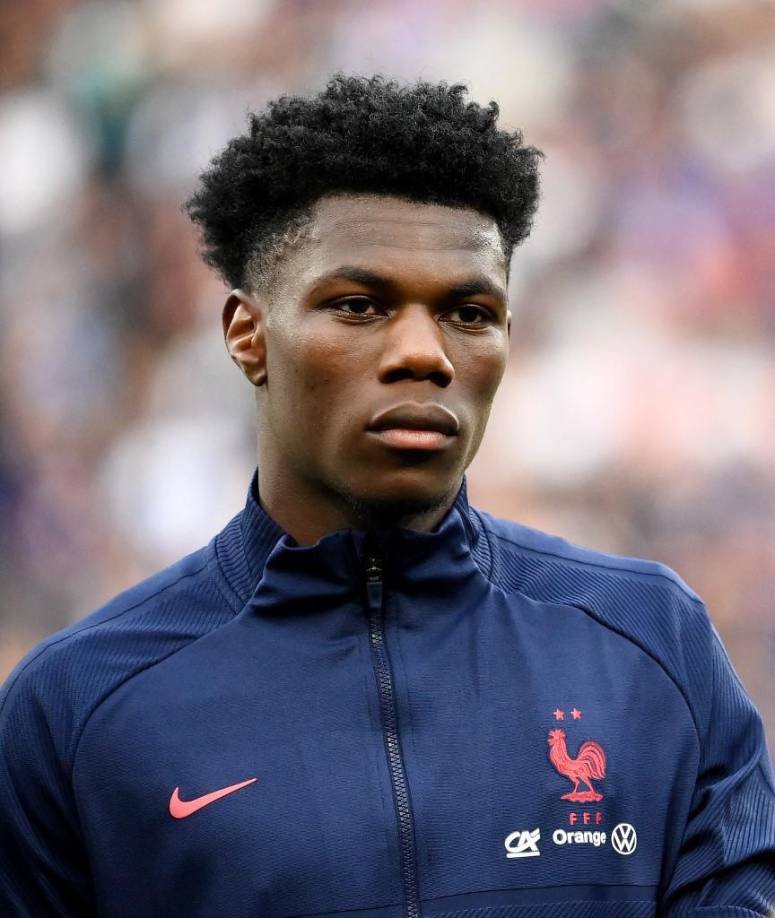 Según RCM Sports, el centrocampista francés Aurélien Tchouaméni tiene decidido salir del Mónaco y fichar por el Real Madrid. Los blancos tratan ahora mismo de rebajar las altas pretensiones del Mónaco, que pide entre 80 y 100 millones de euros por el futbolista después de que el PSG se ha haya entrometido en la operación. 