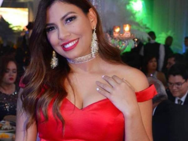 Angie Samantha Peña Melgares en enero de 2022 tras la celebración de Año Nuevo en la playa de West Bay, Roatán.