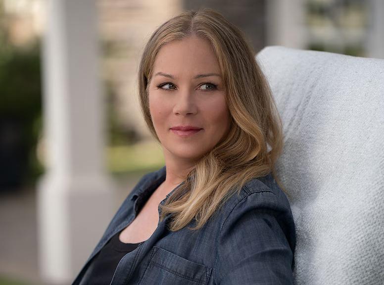 Christina Applegate revela que su diagnóstico de esclerosis múltiple fue erróneo