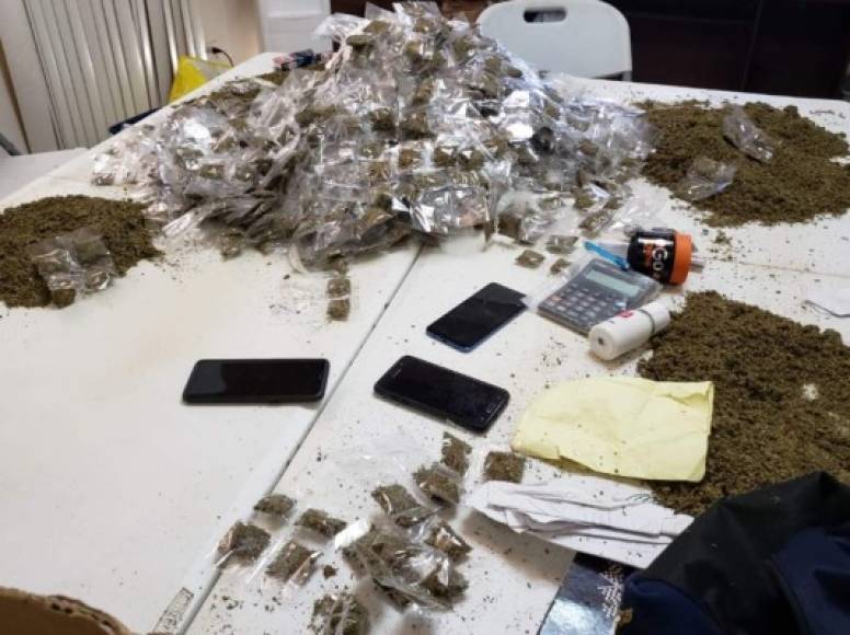 La Policía Nacional de Honduras descubrió una vivienda en la que torones de la Mara Salvatrucha empacaban marihuana.