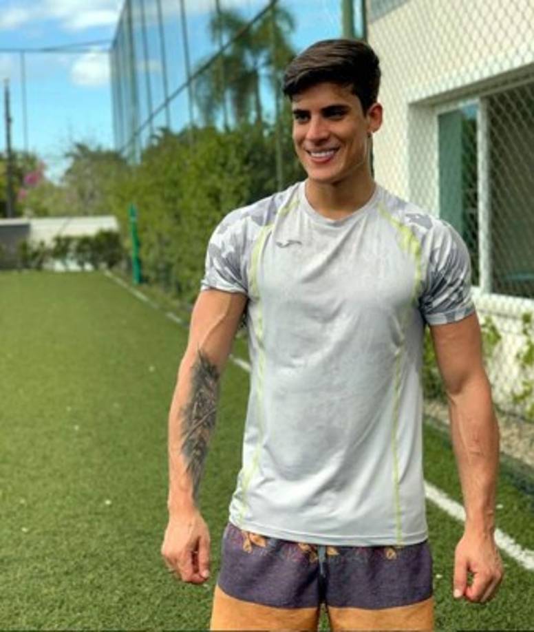 De Tiago Ramos ahora revelan que es bisexual y que ha tenido relaciones amorosas con hombres.