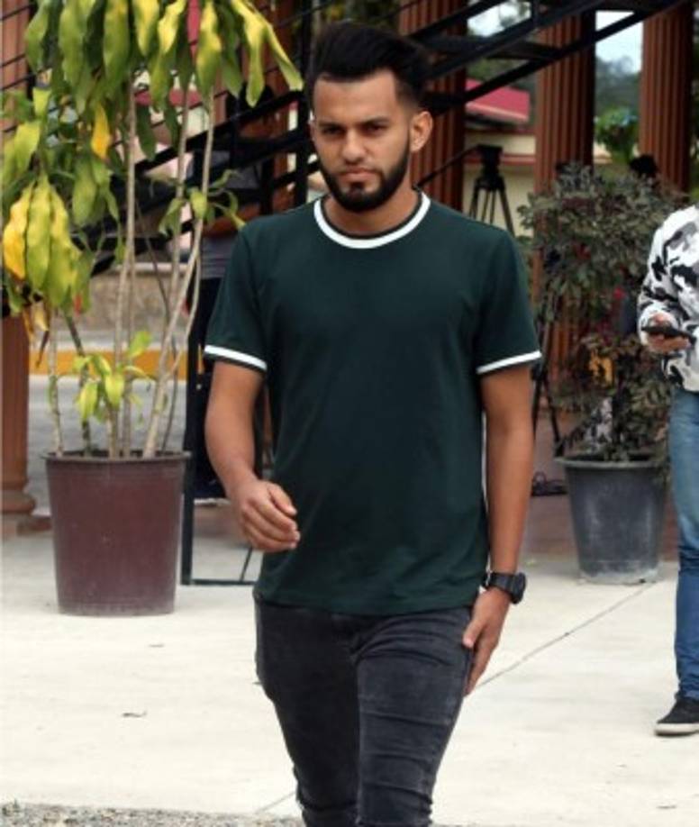 Jorge Álvarez, quien fue titular indiscutible en el pasado torneo con la UPNFM, es otro de los jugadores que Olimpia ha solicitado para el inicio de pretemporada. El mediocampista considera que este puede ser un nuevo desafío a su carrera como jugador de fútbol. 'Fue hace poco que recibimos el mensaje y a nosotros nos tocó avisarle al profe (Salomón Názar) que nos presentaremos a la pretemporada y los directivos son los que van hablar de eso', indicó.