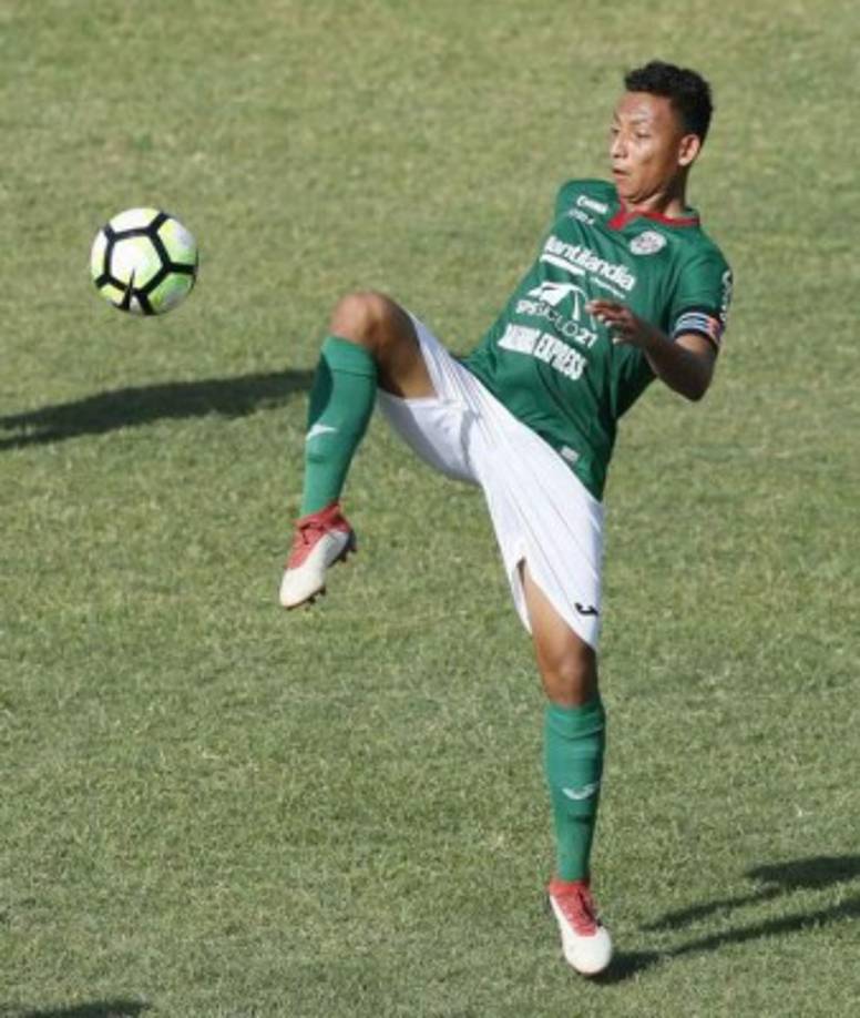 El capitán de Marathón, Allan Banegas, habló sin rodeos acerca de su futuro y de las propuestas que tiene como opciones. El contención finalizó contrato con los verdes y es libre para negociar con quien guste. “Terminé mi contrato con Marathón y estoy esperando, como dice uno, buscar trabajo. Estoy hablando con Marathón, pero también estamos escuchando a otros equipos”, afirmó.