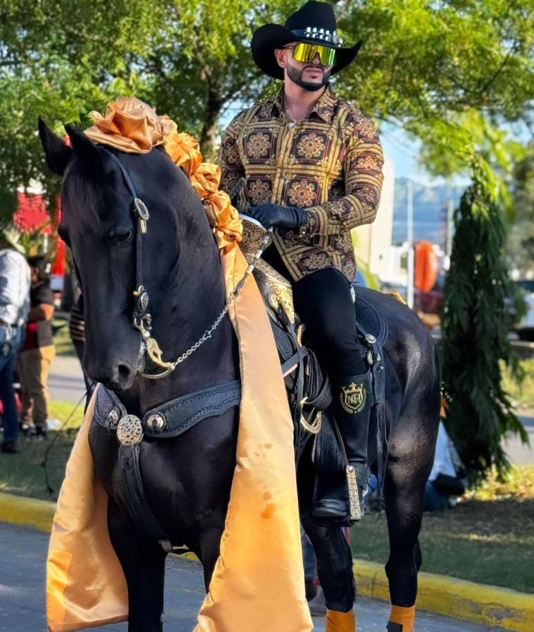 Milton Chávez de 34 años de edad, tiene más de millón y medio de seguidores en las redes sociales y es uno de los personajes más famosos del país.