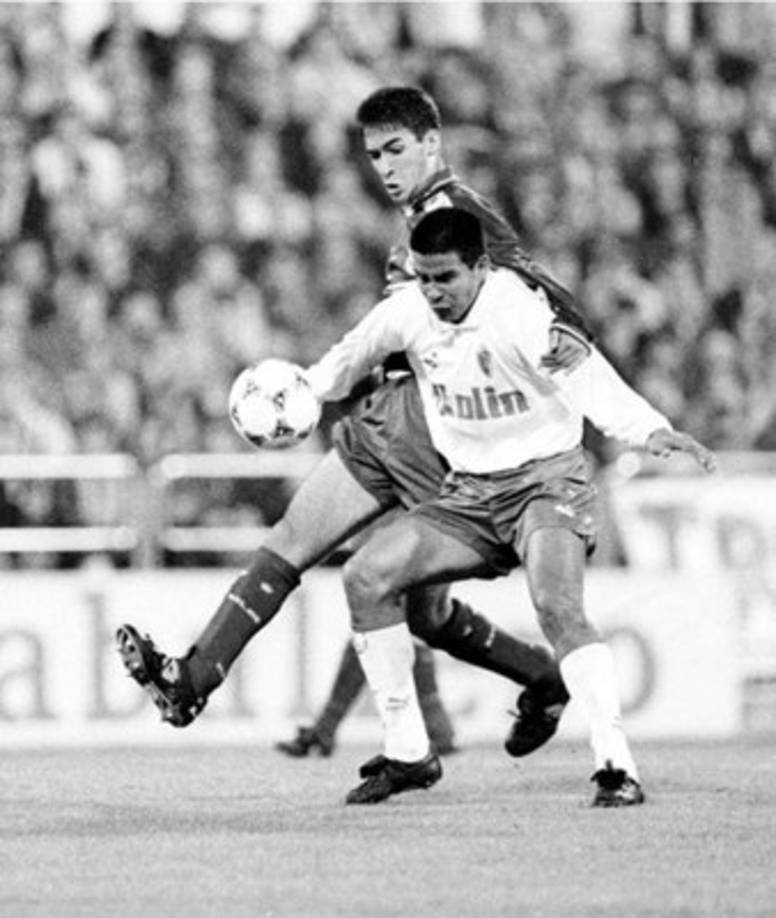 Su debut en La Romareda. El 29 de octubre de 1994, Raúl debutó ante Zaragoza. El Madrid cayó (2-3), pero el canterano (que se durmió en el bus de ida) dejó destellos de calidad y dio la razón a la decisión que había tomado Jorge Valdano.