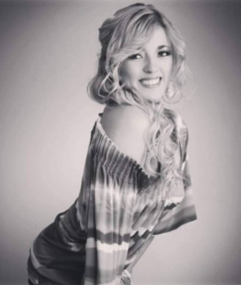 Desde Miami (Florida), la conductora del programa 'Las pícaras' de Go Tv, <br/>Debbie Bertrand mandó su mensaje en inglés.