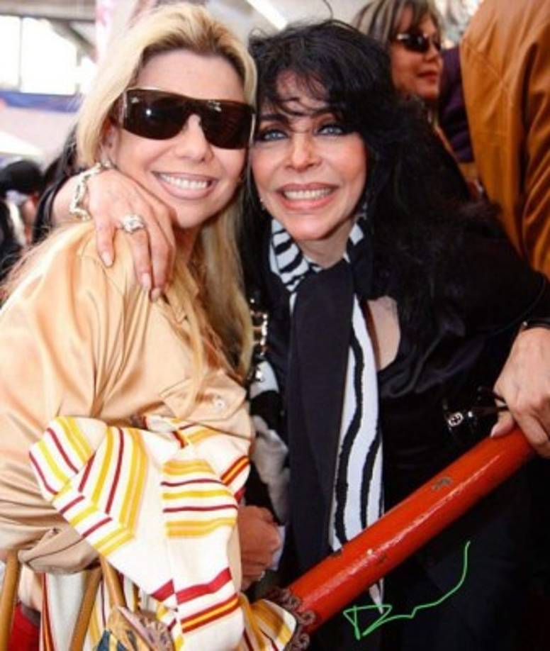 La fuente citada por TV Notas aseguran que la relación con Lizzie está destruyendo su vida.<br/><br/>'Las pocas amigas que seguimos en comunicación con Verónica estamos desesperadas porque no podemos hacer que se deshaga de Lizzie, ella le está echando a perder su carrera y su vida'.