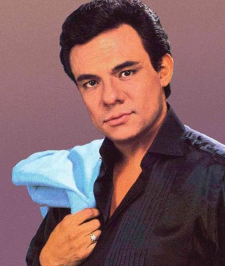 El cantante se ganó su apodo, El Príncipe de Canción, debido a su capacidad de conectar con los fans. Se empezó a dar a conocer como miembro del grupo de Los Peg – en donde cantaba además de tocar el bajo y contrabajo – , con quien cantó dulces boleros que entusiasmaron a todo el mundo.