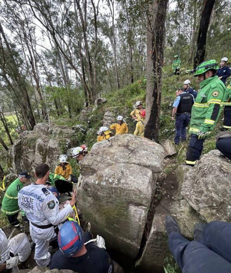 Pese a los esfuerzos de Campbell por recuperar su celular, no logró hacerlo. Las autoridades de emergencia instaron a la joven a no preocuparse por los objetos materiales ni arriesgar su vida.