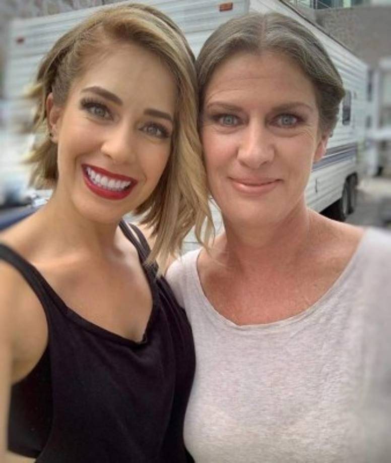 Dato 9. Doña Alba es una parte importante de la séptima temporada de El Señor de los Cielos y tiene importantes escenas con Carmen Aub, quien encarna a su nieta Rutila.<br/><br/>