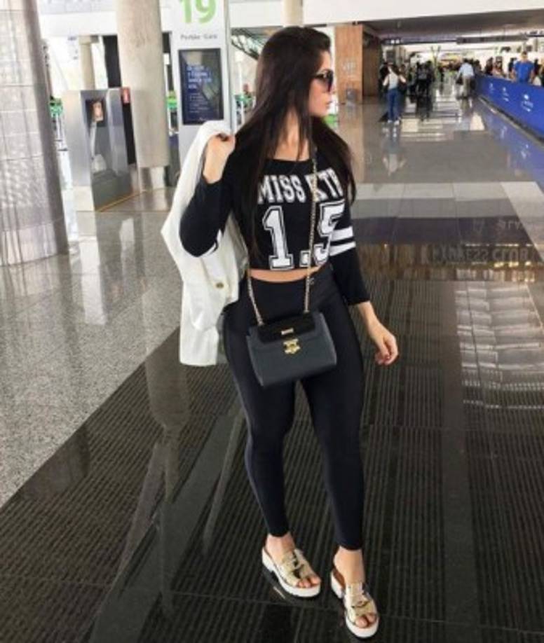 Central Hannah Vanessa, es la cuenta de Facebook de la hermosa brasileña. En esa cuenta expone que entre sus principales influencias musicales están Shakira, Solange, Almeida, Ivete Sangalo y Claudia Leite.