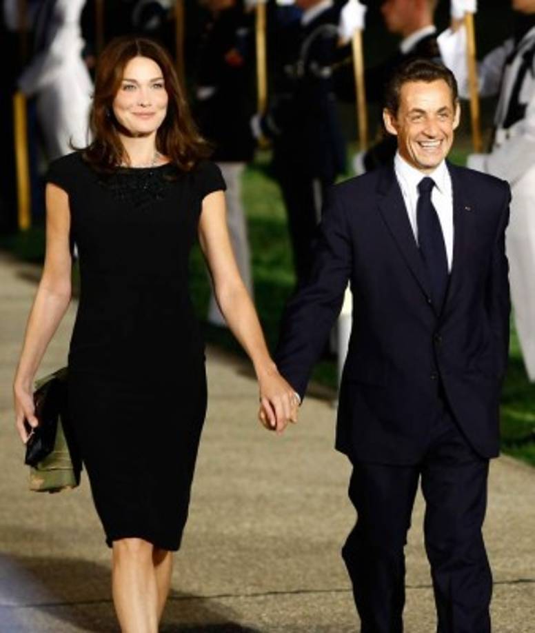 Bruni se convirtió en la primera dama francesa al contraer matrimonio con Nicolás Sarkozy, con quien acaba de celebrar su décimo aniversario de bodas.