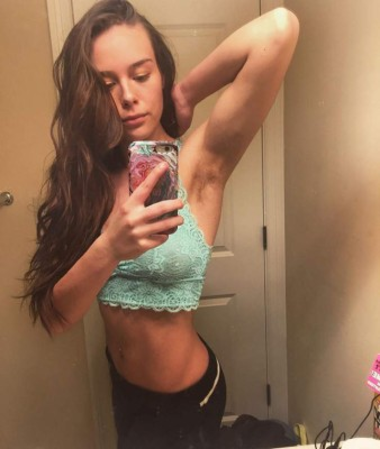 El pasado mes de marzo,Mikenas subió un video a YouTube donde explica los motivos por los que lleva un año sin depilarse. Foto:Instagram.