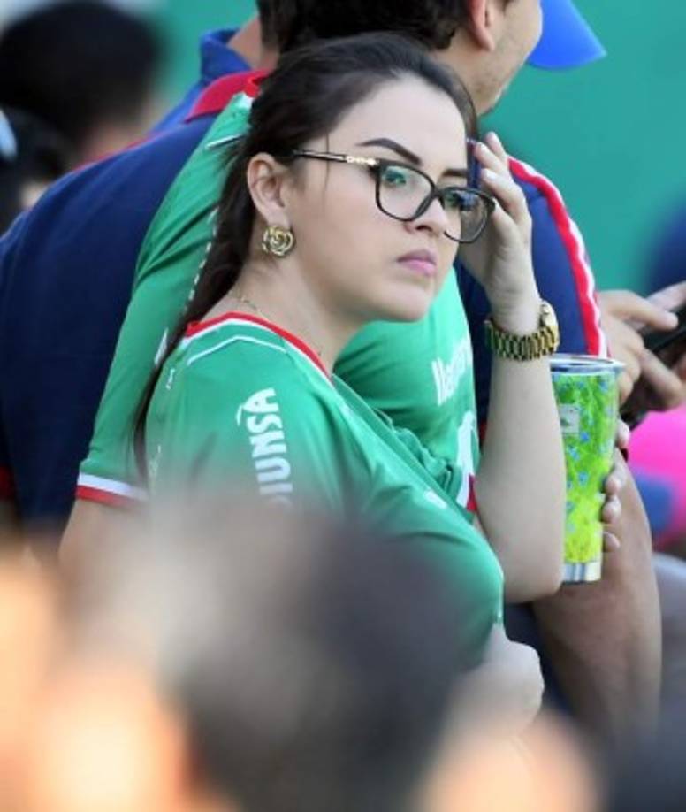 La bonita aficionada del Marathón que vio a su equipo ganar contra el Platense.