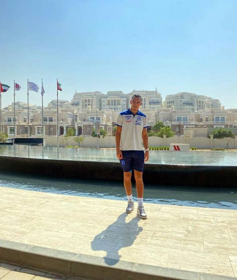 Devron García se tomó varias fotografías en su visita a Abu Dabi.