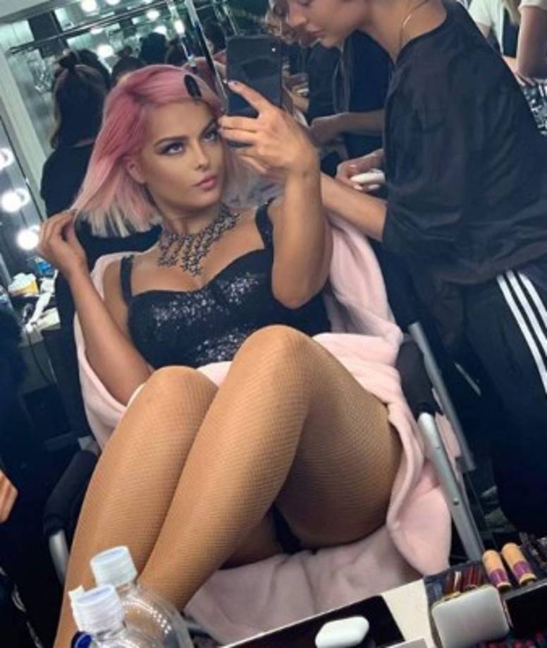 La cantante estadounidense trata de tomarse esos rumores con el mayor sentido del humor posible, en parte porque le resulta irónico que ahora consideren su figura demasiado 'perfecta' para ser 'real' cuando en los inicios de su carrera le insistían precisamente para que perdiera peso.