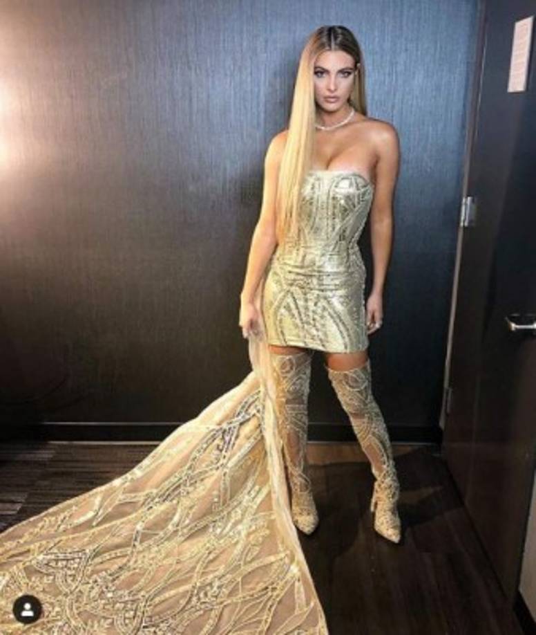 Lele incluso muestras fotos de su antes y después, ya que ha pasado por el quirófano lo que la ha hecho lucir completamente diferente.