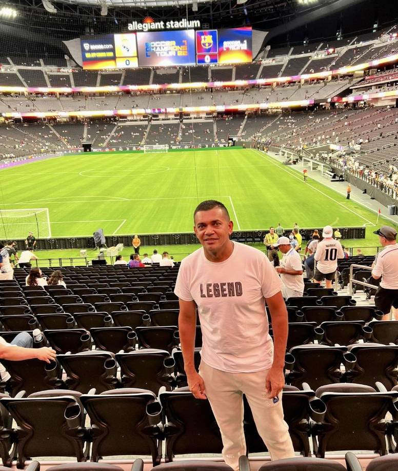 La leyenda hondureña Amado Guevara estuvo presente en el Allegiant Stadium y disfrutó el Clásico.