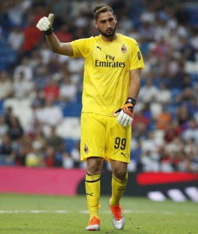 El Corriere dello Sport informa que ante una posible salida de Gianluigi Donnarumma del AC Milan, el club 'rossonero' se plantea la llegada de otro guardameta. Entre los candidatos para la portería se encontrarían Alessio Cragno del Cagliari, Alex Meret del Napoli, Pierluigi Gollini del Atalanta y Juan Musso del Udinese.