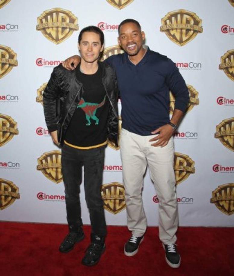 A diferencia del estilo conservador de Will Smith, Jared Leto demuestra que no le importa lo que piensen de cómo se viste.