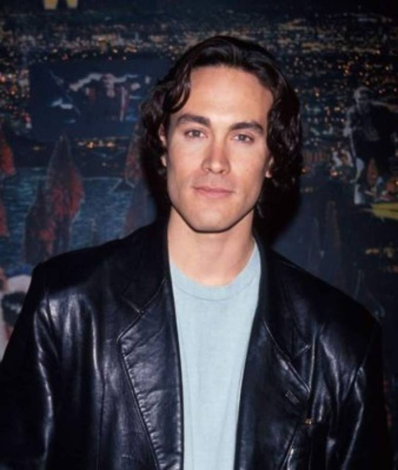 Brandon Lee- 31 de marzo de 1993. El hijo de Bruce Lee murió alos 28 alos de un balazo 'accidental' en el set de la película 'The Crow'. El arma fue cargada indebidamente con una bala calibre 42 en lugar de una de salva.