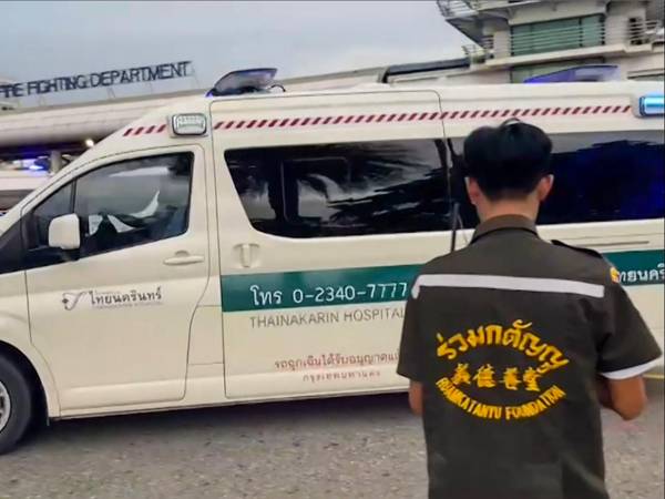 Un británico de 73 años perdió la vida y 30 personas resultaron heridas, entre ellas siete en estado crítico, cuando un avión de la aerolínea Singapur Airlines que volaba este martes de Londres a Singapur fue sacudido por “fuertes turbulencias”, informaron la compañía y las autoridades tailandesas.