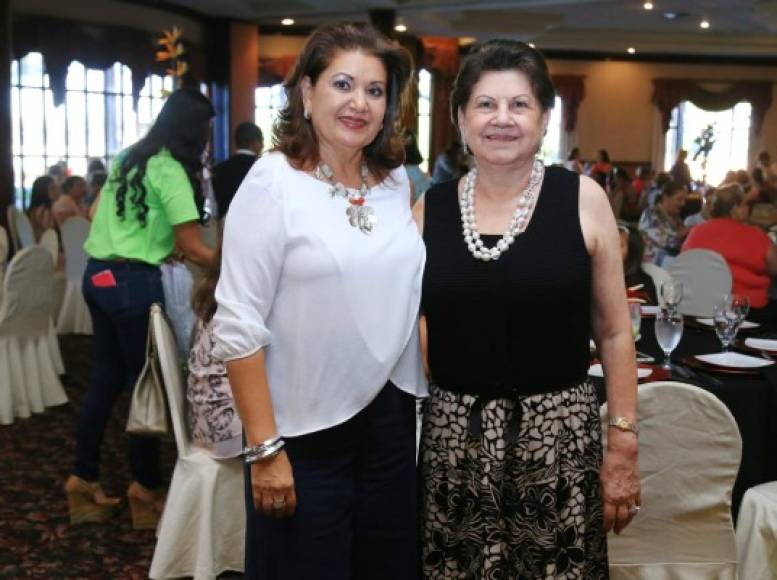 Leticia Morales y Nelly Saybe.