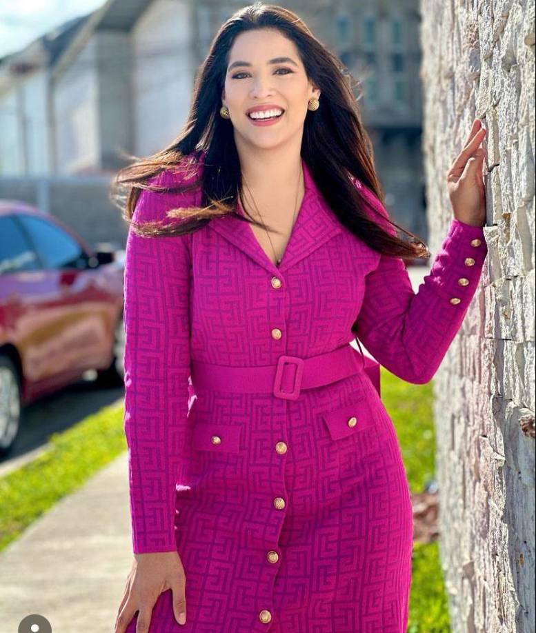 Es propietaria de su propia tienda de ropa llamada “Calan”.