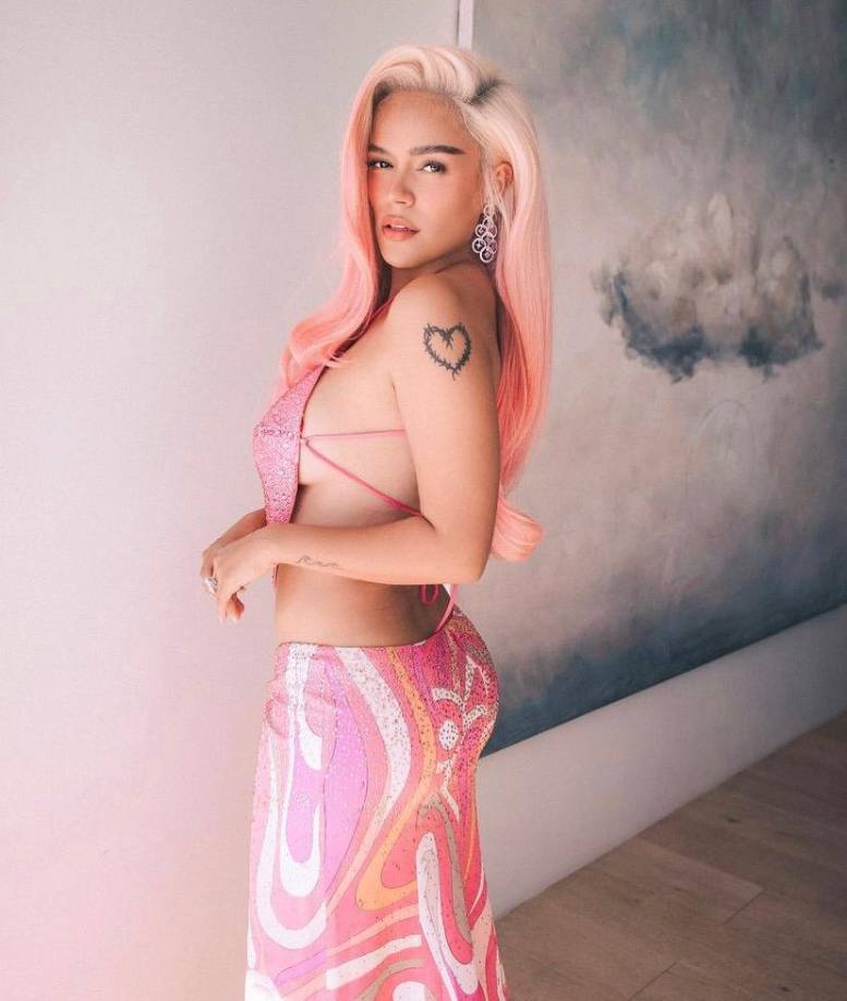 Actualmente la vemos con su cabello color rosa.