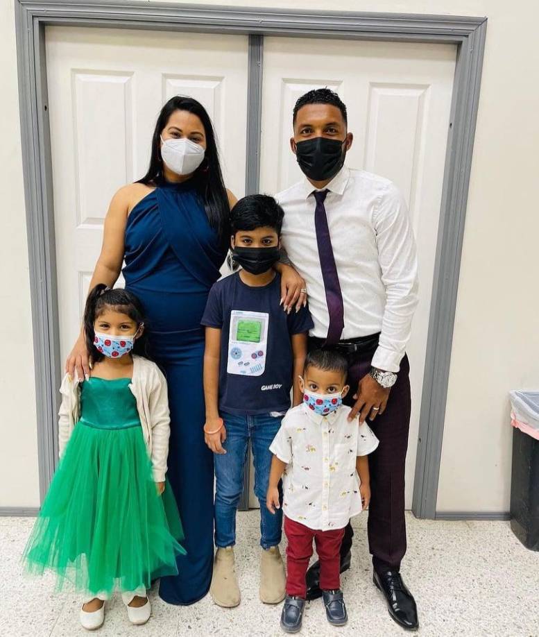 Reinieri Mayorquín: El volante del Marathón junto a su adorada familia.