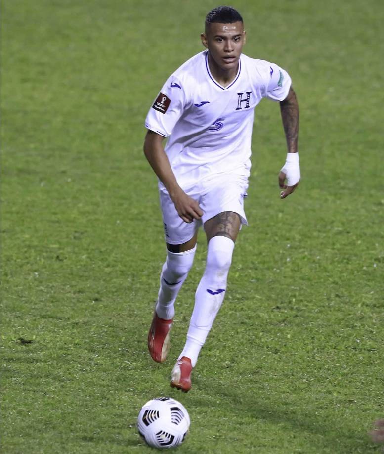 Kervin Arriaga - El volante será pieza importante en el centro del campo de la Bicolor para buscar detener a Messi y compañía.