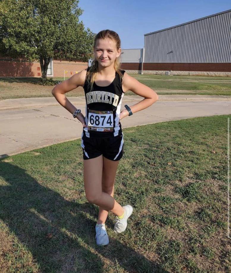 Tiffany de 13 años era la hija menor de Holly Dore Guess, era una atleta destacada y una de las víctimas mortales del ataque de su padrastro.