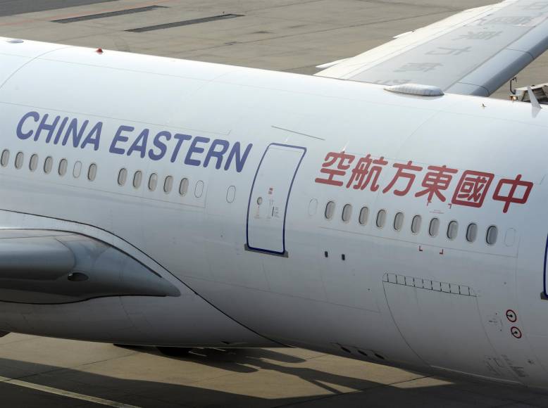 En un comunicado China Eastern Airlines, “rindió homenaje” a los “muertos” del desastre. El rastreador de vuelos FlightRadar24 no ofrecía más datos para el MU5735 después de las 14H22 locales, cuando sobrevoló Wuzh