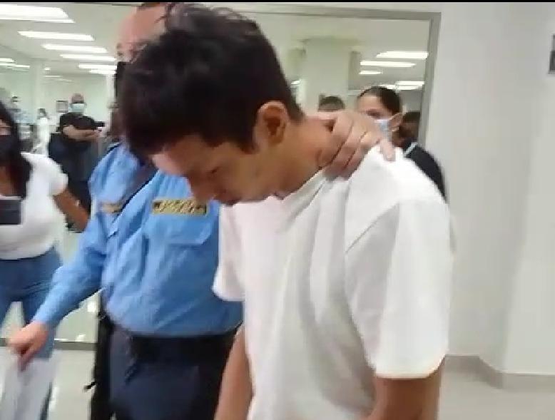 Padre que supuestamente violó a su hija de 2 años seguirá en prisión