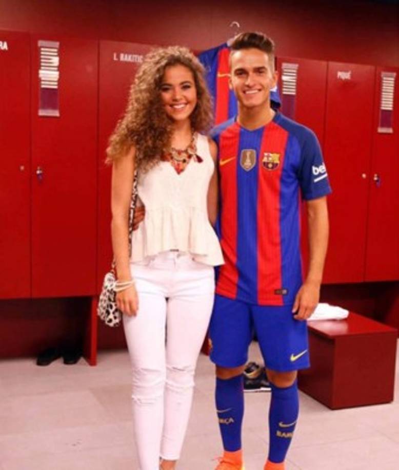 Sandra acompañando a su amado mientras se alistaba para la presentación de hace unas semanas.