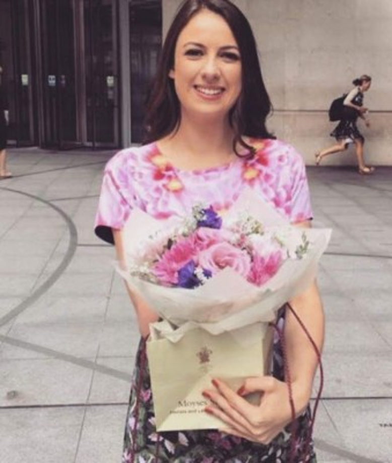 Sobre cómo llegó a ser la chica del clima, expresó: 'estaba en la casa de una amiga de la escuela y su madre vio un anuncio de la BBC sobre la iniciativa. No dudé en aplicar. Para mi emoción, me ofrecieron un espacio en un taller de tres días en julio de 2015', agrega disabilityhorizons.com.