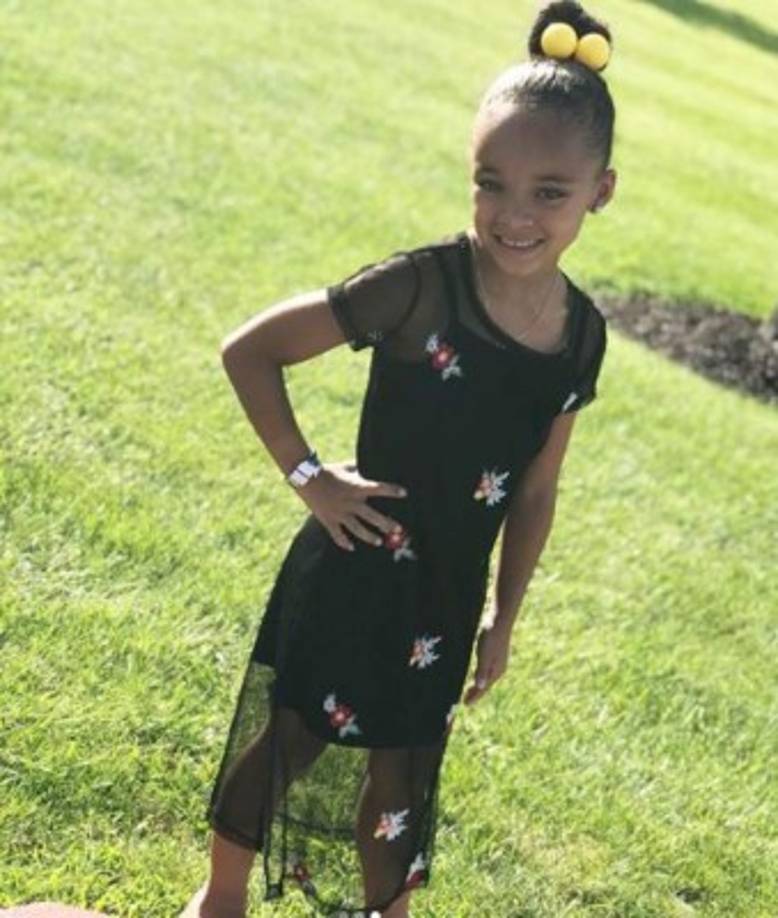 La pequeña fue bautizada por los fans de la cantante como 'MiniRiri'.