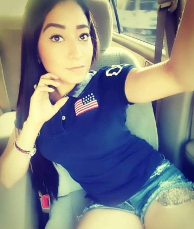 Debido a su trabajo, la chica engalana los estadios de la Liga Nacional y cautiva a muchos aficionados en las graderías.