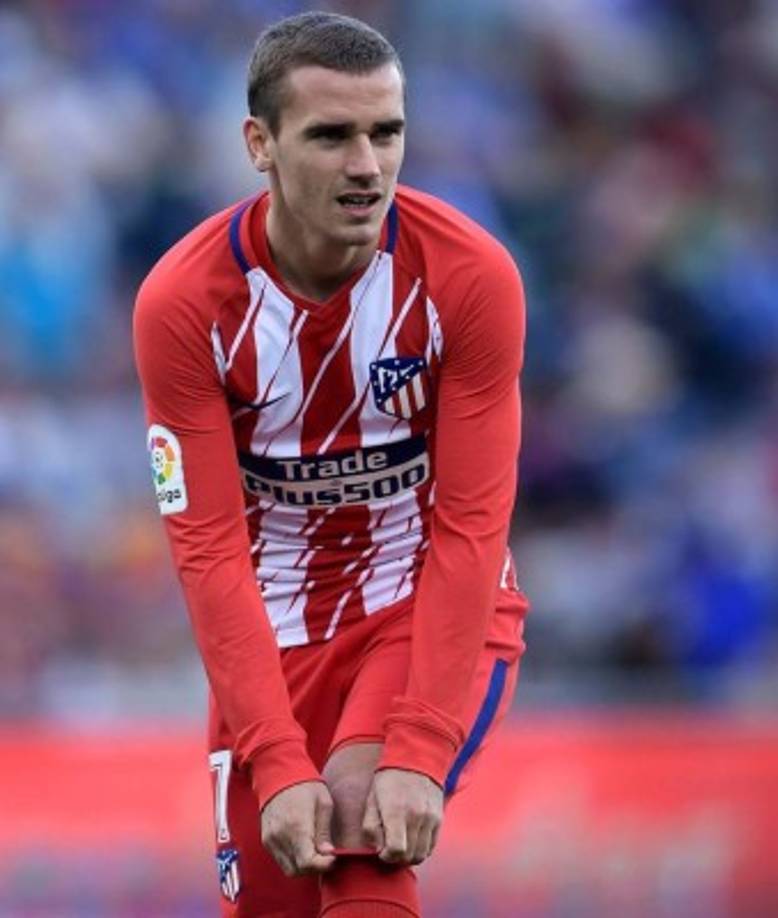 Griezmann: El PSG de Francia se ha metido en la pelea por fichar al atacante francés; de esta manera en el equipo parisino le declaran la guerra al Barcelona,club que quiere al ariete del Atlético.